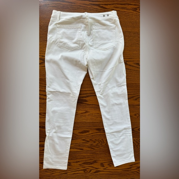 CAbi #5088 Slimmie White Skinny Denim Jeans Size 6 - Picture 2 of 5